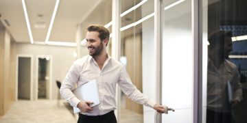 Een voorbeeld van een key account manager die aan het werk is