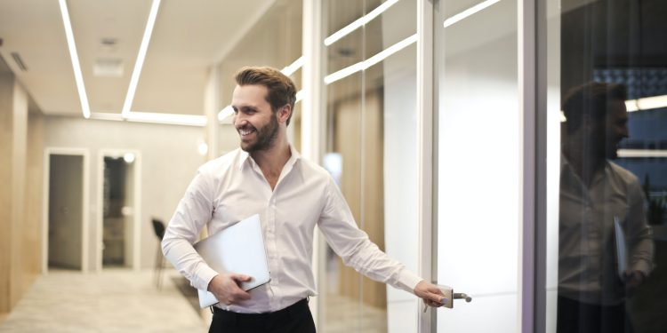 Een voorbeeld van een key account manager die aan het werk is