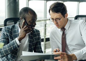 De 3 beste voorbeelden van acquisitie! Wat is acquisitie?