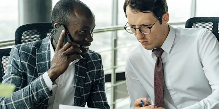 De 3 beste voorbeelden van acquisitie! Wat is acquisitie?