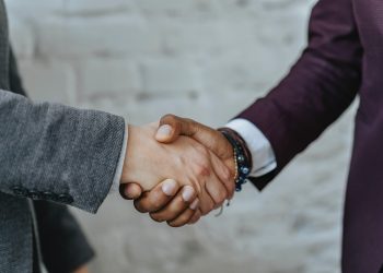 Onderhandeling. Closing. Acquisitie