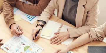 De 3 beste voorbeelden van acquisitie! Wat is acquisitie?
