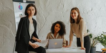 De 3 beste voorbeelden van acquisitie! Wat is acquisitie?